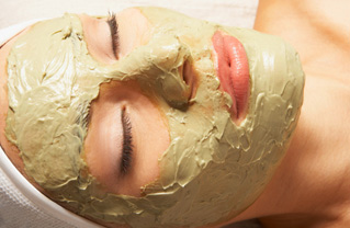 Домашня маска для жирної шкіри обличчя з алое і білком